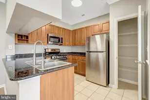 12104 Garden Grove Cir, Fairfax, VA 22030 - Photo 9