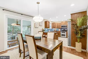 10424 Collingham Dr, Fairfax, VA 22032 - Photo 9