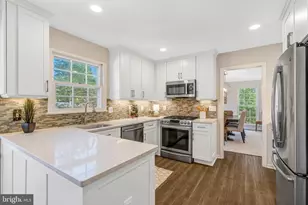 9810 Vertain Ct, Fairfax, VA 22032 - Photo 11