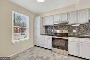 6427 Old Scotts Ct, Springfield, VA 22152 - Photo 7