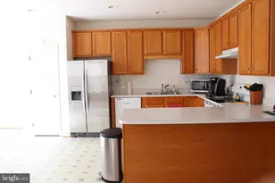 7337 Oldham Leeds Way, Springfield, VA 22150 - Photo 5