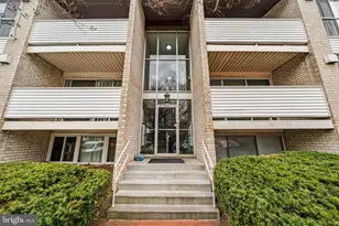 5606 Bloomfield Dr, Alexandria, VA 22312 - Photo 3