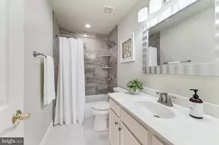 113 Herndon Mill Cir, Herndon, VA 20170 - Photo 41