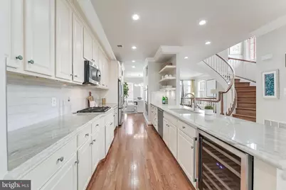 113 Herndon Mill Circle, Herndon, VA 20170 - Photo 7