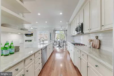 113 Herndon Mill Circle, Herndon, VA 20170 - Photo 9