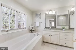 113 Herndon Mill Cir, Herndon, VA 20170 - Photo 33