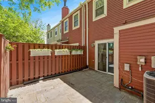 2120 Whisperwood Glen Ln, Reston, VA 20191 - Photo 27