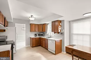 13513 King Charles Dr, Chantilly, VA 20151 - Photo 15