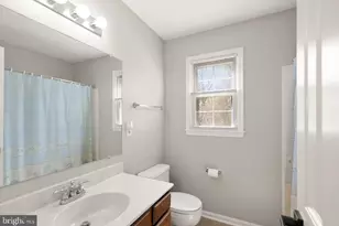 13513 King Charles Dr, Chantilly, VA 20151 - Photo 31