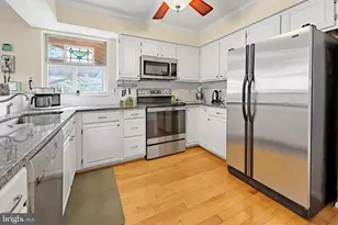 1431 Flynn Ct, Herndon, VA 20170 - Photo 7