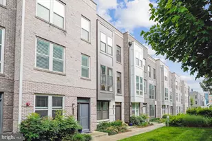 13358 Sherwood Park Ln, Herndon, VA 20171 - Photo 5