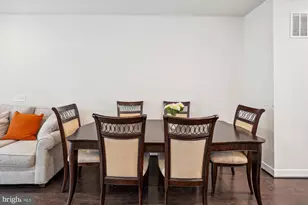 13358 Sherwood Park Ln, Herndon, VA 20171 - Photo 11