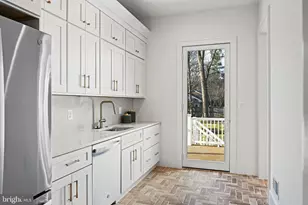 352 Ayr Hill Ave NE, Vienna, VA 22180 - Photo 17