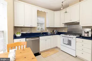 4138 Fountainside Ln, Fairfax, VA 22030 - Photo 9