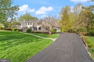 813 Lunenburg Rd, Great Falls, VA 22066 - Photo 3