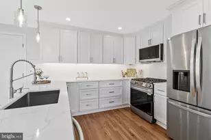 6920 Kenfig Dr, Falls Church, VA 22042 - Photo 9