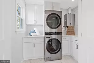 6920 Kenfig Dr, Falls Church, VA 22042 - Photo 17