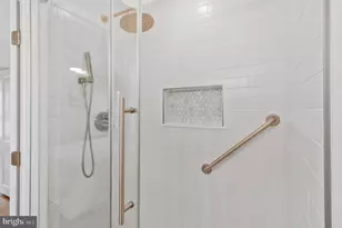 6920 Kenfig Dr, Falls Church, VA 22042 - Photo 25