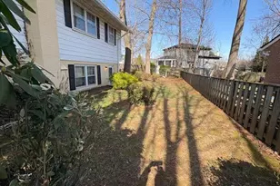 210 Courthouse Cir SW, Vienna, VA 22180 - Photo 3