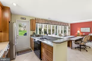 12012 Canter Ln, Reston, VA 20191 - Photo 11