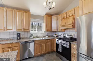 5613 Eastbourne Dr, Springfield, VA 22151 - Photo 9