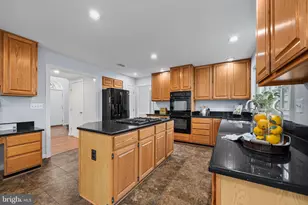 8648 Chase Glen Cir, Fairfax Station, VA 22039 - Photo 25