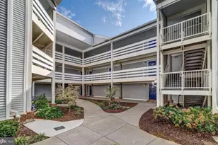 10300 Appalachian Cir, Oakton, VA 22124 - Photo 3