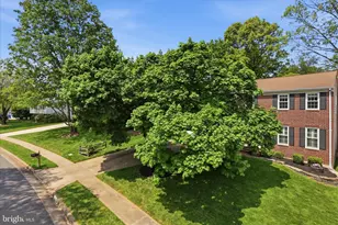 5208 Ruffner Woods Ct, Burke, VA 22015 - Photo 3
