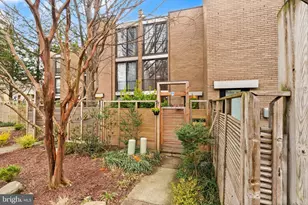 11465 Washington Plaza W, Reston, VA 20190 - Photo 1