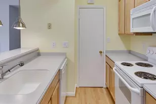 3906 Penderview Dr, Fairfax, VA 22033 - Photo 5