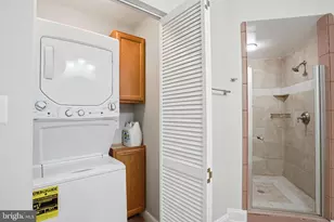 8228 Westchester Dr, Vienna, VA 22182 - Photo 57