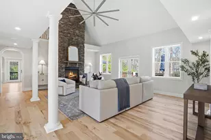 8228 Westchester Dr, Vienna, VA 22182 - Photo 11