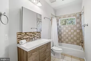 8228 Westchester Dr, Vienna, VA 22182 - Photo 41