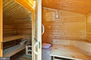 12187 Brecknock St, Oakton, VA 22124 - Photo 55