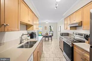 10447 Red Granite Terrace, Oakton, VA 22124 - Photo 5