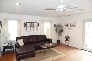 1821 Pimmit Dr, Falls Church, VA 22043 - Photo 3