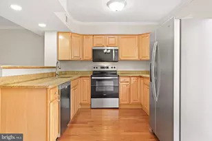 8483 Laurel Oak Dr, Springfield, VA 22153 - Photo 5