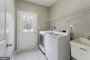 2859 Cherry Branch Ln, Herndon, VA 20171 - Photo 21