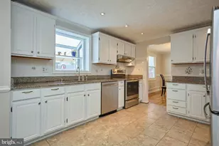 7307 Sterling Grove Dr, Springfield, VA 22150 - Photo 15