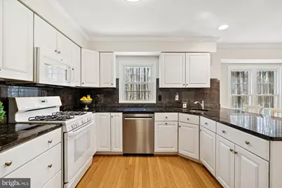 7810 Ashley Glen Road, Annandale, VA 22003 - Photo 9