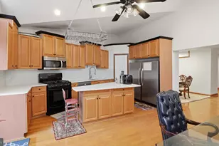 7607 Burnside Ct, Falls Church, VA 22043 - Photo 11