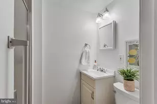 10125 Sassafras Woods Ct, Burke, VA 22015 - Photo 25