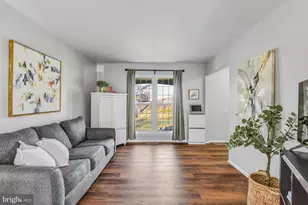 10125 Sassafras Woods Ct, Burke, VA 22015 - Photo 7