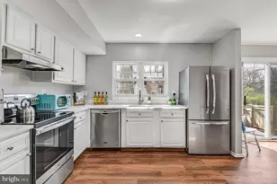 10125 Sassafras Woods Ct, Burke, VA 22015 - Photo 11