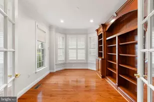 9185 Topaz St, Fairfax, VA 22031 - Photo 5