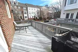 1601 Leeds Castle Dr, Vienna, VA 22182 - Photo 17