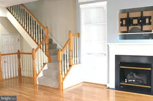 1601 Leeds Castle Dr, Vienna, VA 22182 - Photo 11