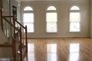 1601 Leeds Castle Dr, Vienna, VA 22182 - Photo 5