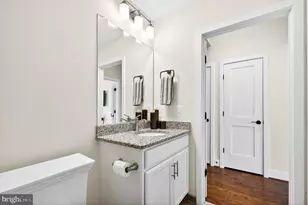 151 Center S, Vienna, VA 22180 - Photo 9