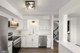 14125 Honey Hill Ct, Centreville, VA 20121 - Photo 5